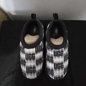 BLACK/WHITE UGG TASMAN WAVELENGTH